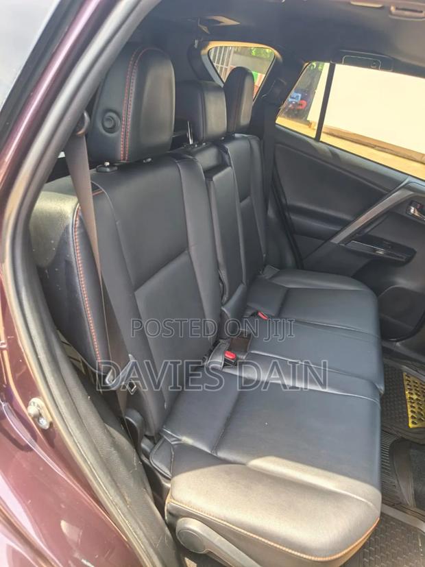 Toyota RAV4 LE 4dr SUV (2.5L 4cyl 6A) 2018 Pink