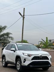 Toyota RAV4 XLE 2021 White for sale