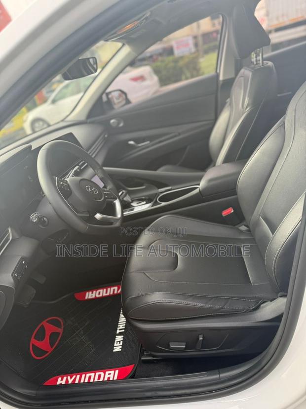 Hyundai Elantra 2023 White