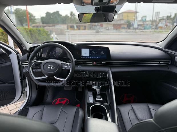 Hyundai Elantra 2023 White