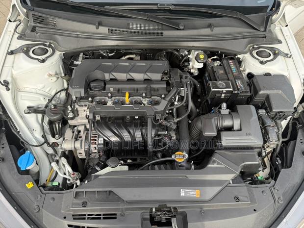 Hyundai Elantra 2023 White