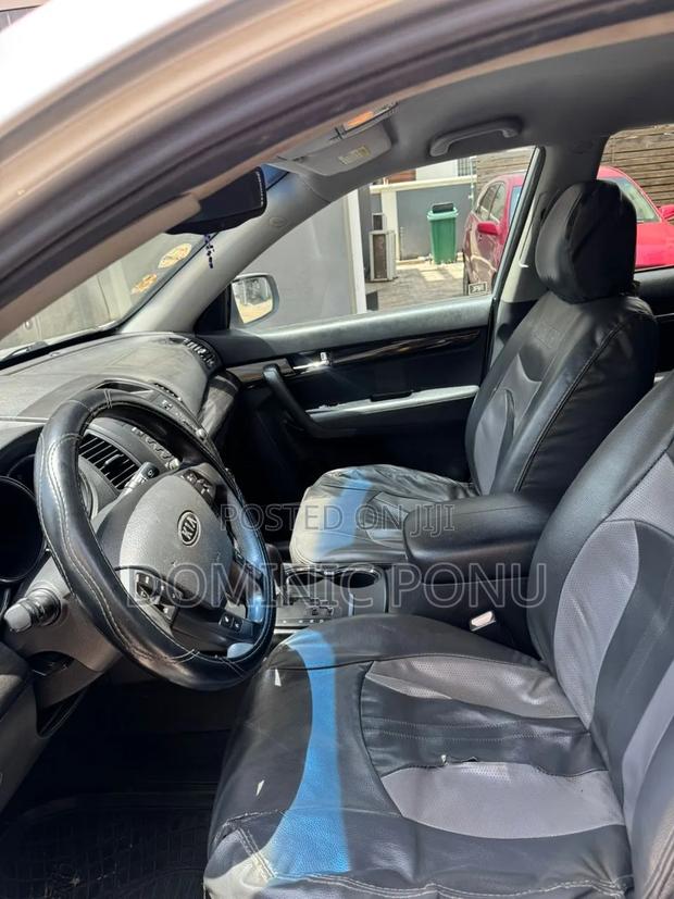 Kia Sorento 2011 Silver