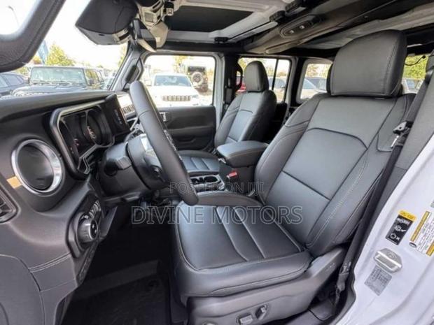 Jeep Wrangler Sahara 4 Door 4x4 2024 White