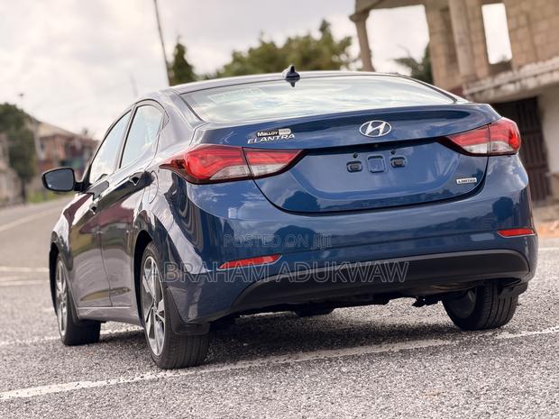Hyundai Elantra Limited Sedan FWD (1.8L 4cyl 6A) 2016 Blue