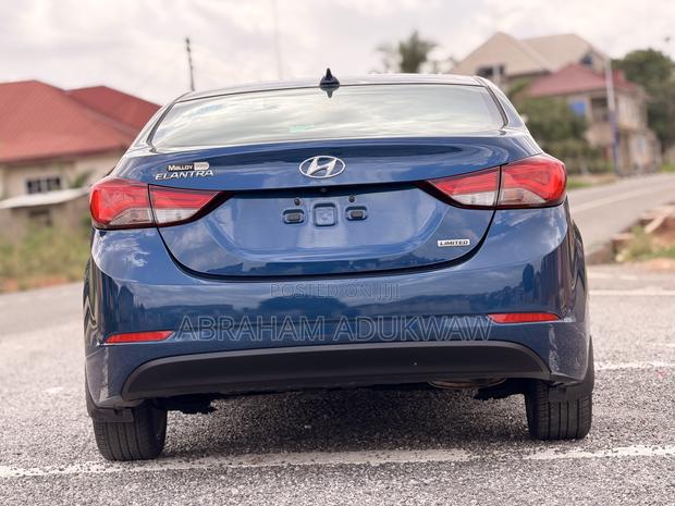Hyundai Elantra Limited Sedan FWD (1.8L 4cyl 6A) 2016 Blue