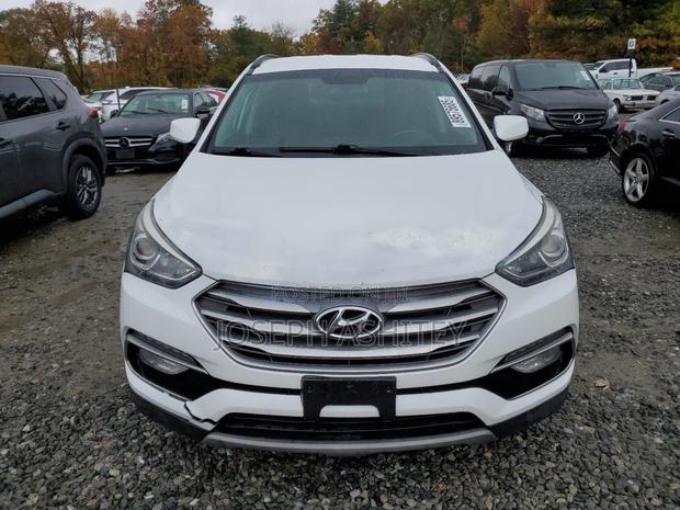 Hyundai Santa Fe SE AWD 2017 White