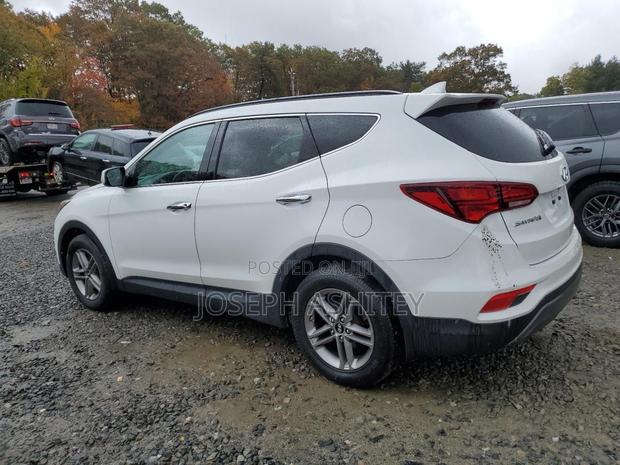 Hyundai Santa Fe SE AWD 2017 White