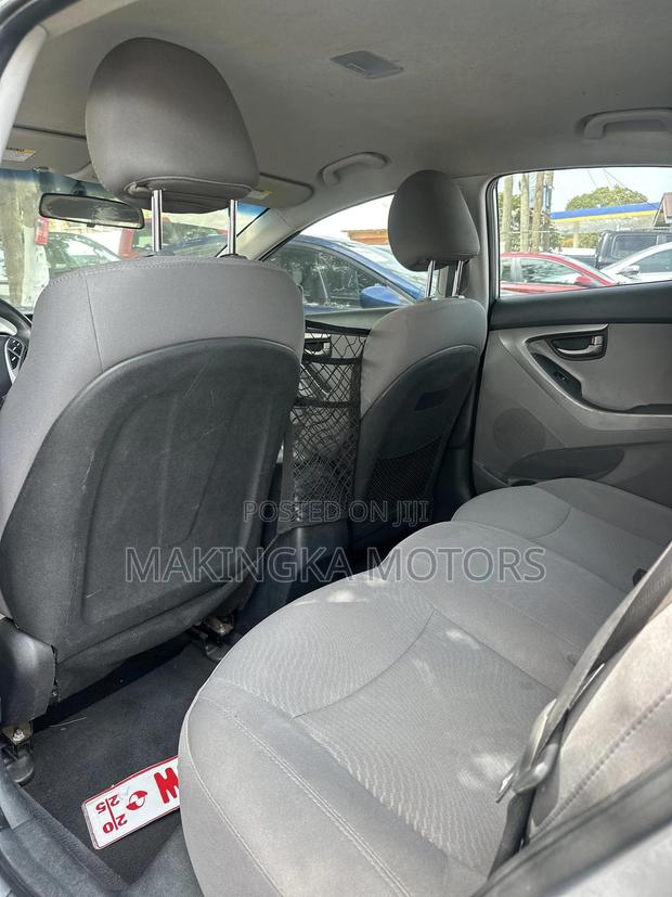 Hyundai Elantra SE 4dr Sedan (1.8L 4cyl 6M) 2015 Silver