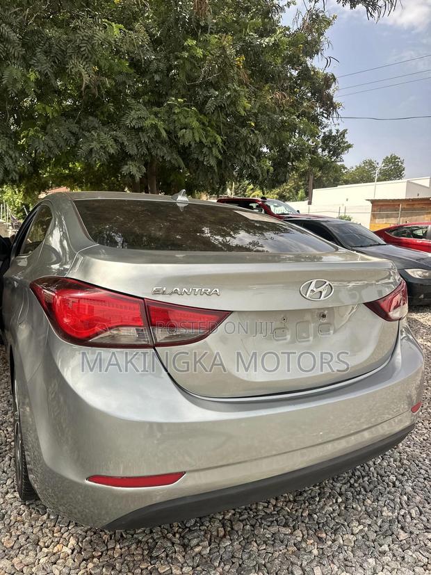 Hyundai Elantra SE 4dr Sedan (1.8L 4cyl 6M) 2015 Silver