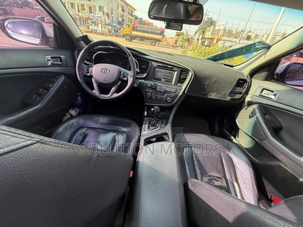 Kia K5 2011 White