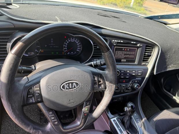 Kia K5 2011 White