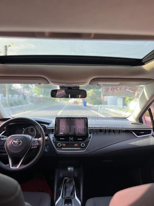 Toyota Corolla Hybrid SE 2023 White