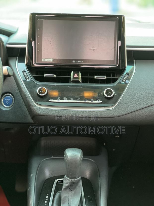 Toyota Corolla Hybrid SE 2023 White