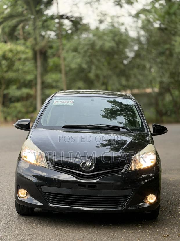 Toyota Vitz 1.3 FWD 5dr 2013 Black