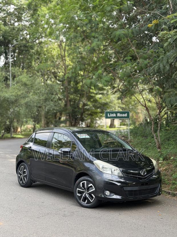 Toyota Vitz 1.3 FWD 5dr 2013 Black