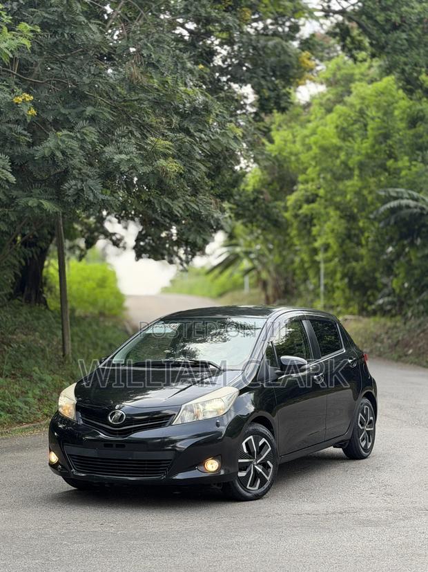 Toyota Vitz 1.3 FWD 5dr 2013 Black