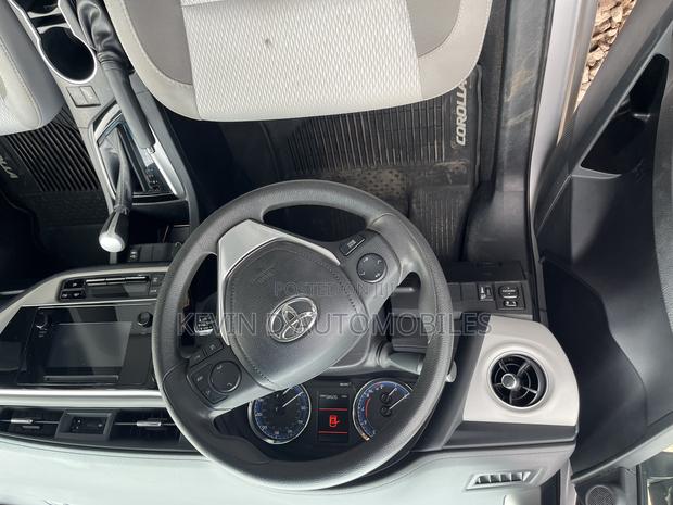 Toyota Corolla LE (1.8L 4cyl 2A) 2019 Silver
