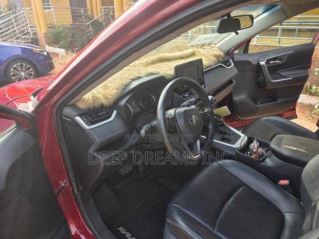 Toyota RAV4 XLE AWD 2019