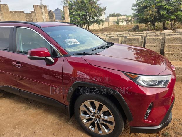 Toyota RAV4 XLE AWD 2019