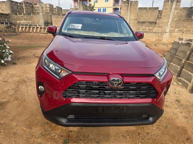 Toyota RAV4 XLE AWD 2019