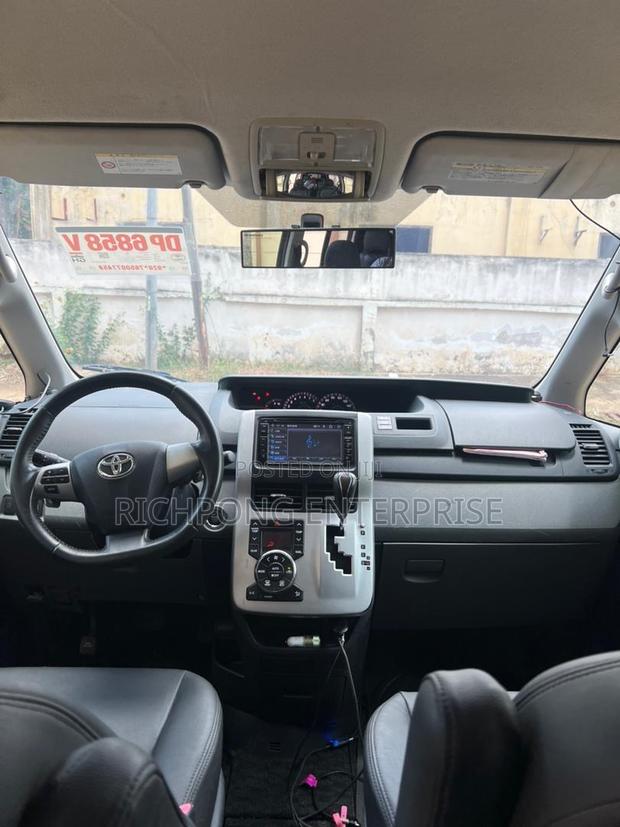 Toyota Voxy 2013 Black