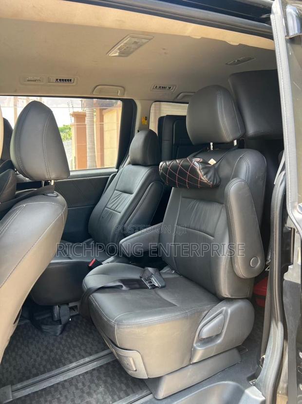 Toyota Voxy 2013 Black
