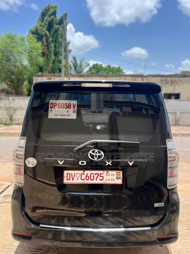 Toyota Voxy 2013 Black