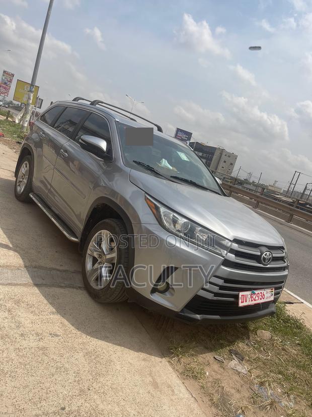 Toyota Highlander Limited 4x4 V6 (3.5L 6cyl 8A) 2017 Gray
