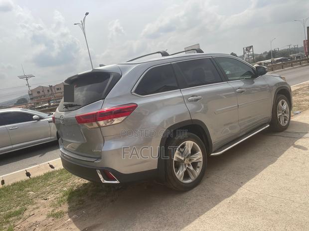 Toyota Highlander Limited 4x4 V6 (3.5L 6cyl 8A) 2017 Gray