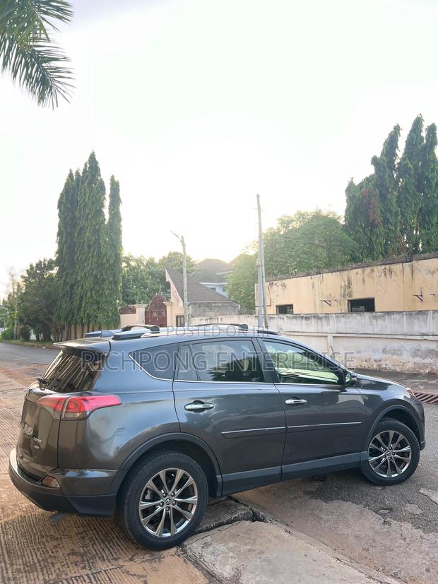 Toyota RAV4 Limited 4dr SUV (2.5L 4cyl 6A) 2018 Gray