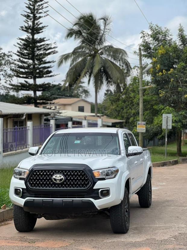 Toyota Tacoma SR5 2021 White