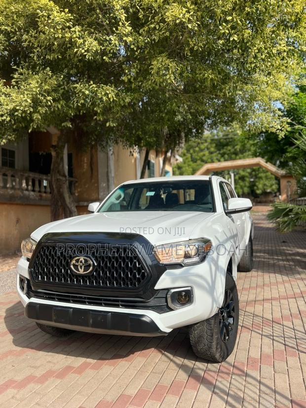 Toyota Tacoma SR5 2021 White