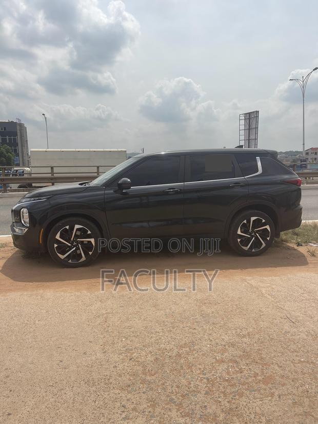 Mitsubishi Outlander SE Launch Edition 2022 Black