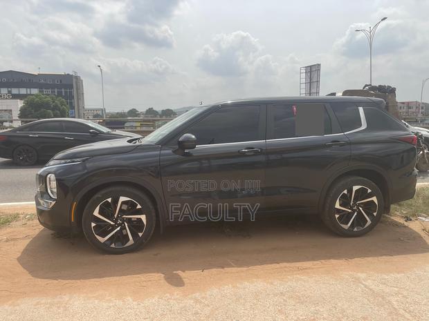 Mitsubishi Outlander SE Launch Edition 2022 Black