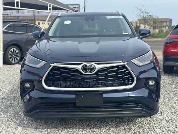 Toyota Highlander XLE 2022 Blue
