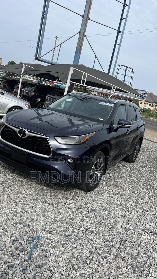 Toyota Highlander 2022 Blue