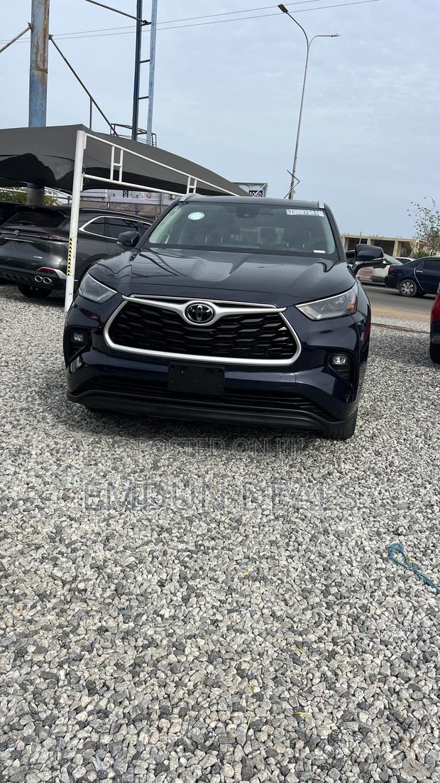 Toyota Highlander 2022 Blue