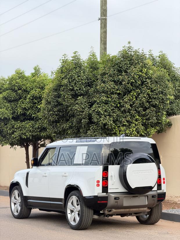 Land Rover Defender 2025 White