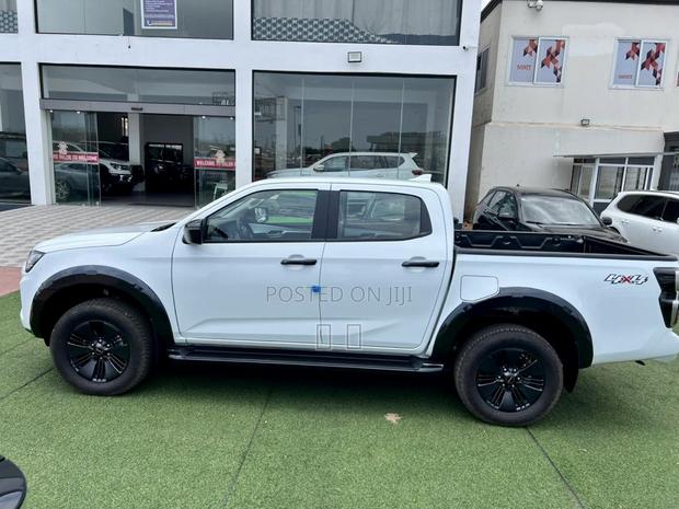 New Isuzu D-MAX 2026 White