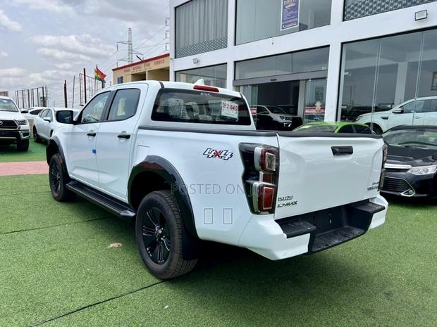New Isuzu D-MAX 2026 White