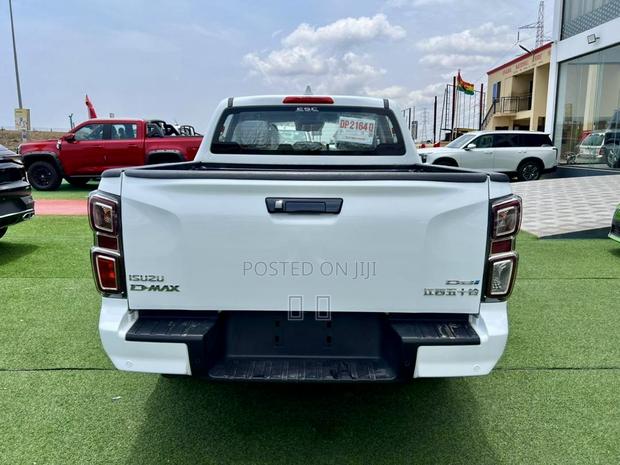 New Isuzu D-MAX 2026 White