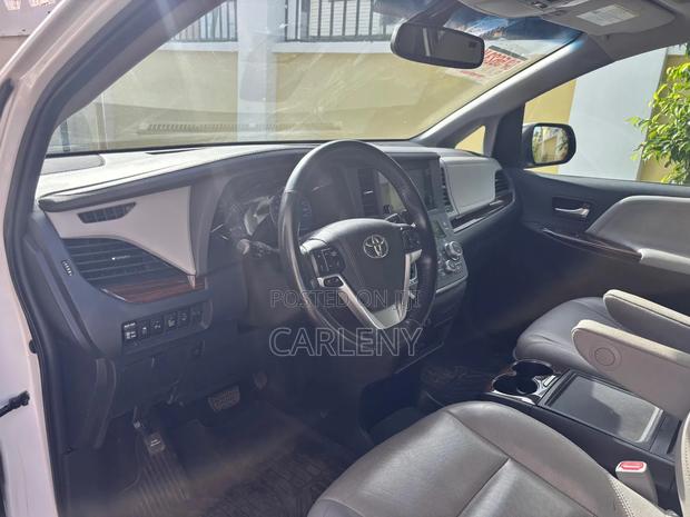 Toyota Sienna 2015 Pearl