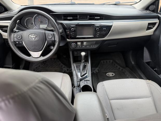 Toyota Corolla LE 4dr Sedan (1.8L 4cyl CVT) 2016 Brown