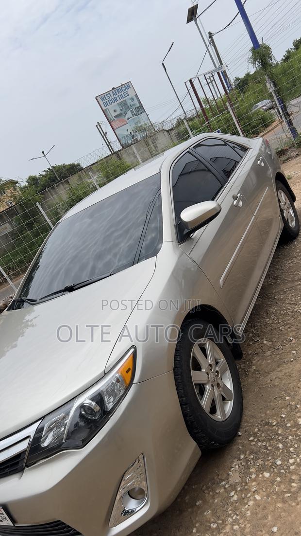 Toyota Camry LE 4dr Sedan (2.5L 4cyl 6A) 2014 Gold