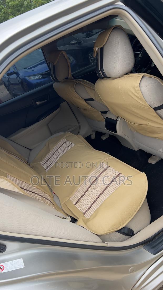 Toyota Camry LE 4dr Sedan (2.5L 4cyl 6A) 2014 Gold