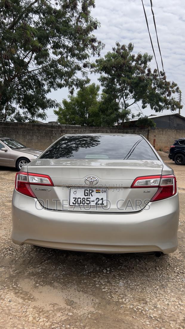 Toyota Camry LE 4dr Sedan (2.5L 4cyl 6A) 2014 Gold