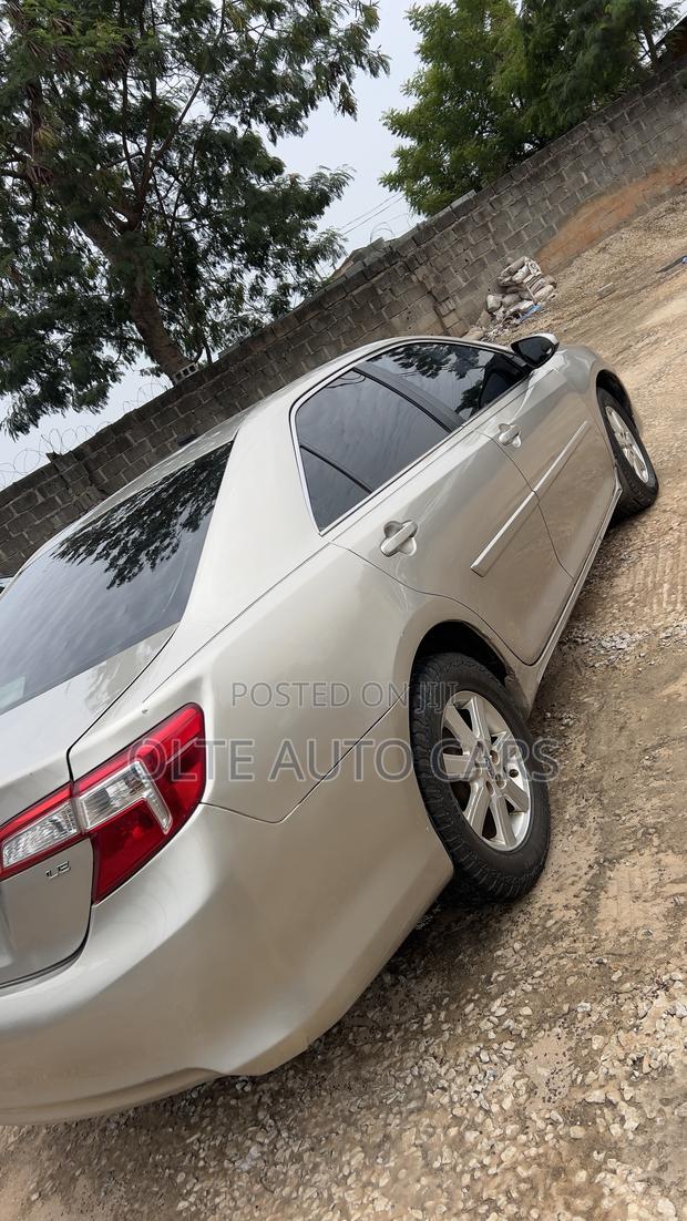 Toyota Camry LE 4dr Sedan (2.5L 4cyl 6A) 2014 Gold