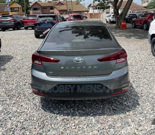 Hyundai Elantra SE 2020 Gray