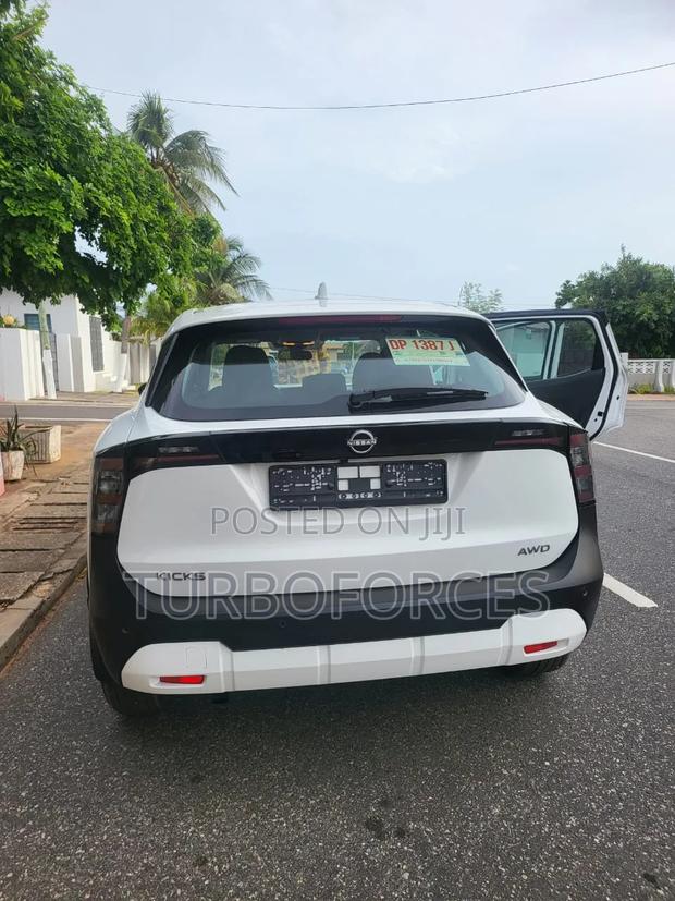 Nissan Kicks SV AWD 2025 White