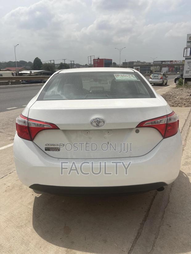 Toyota Corolla LE Eco 4dr Sedan (1.8L 4cyl CVT) 2016 White